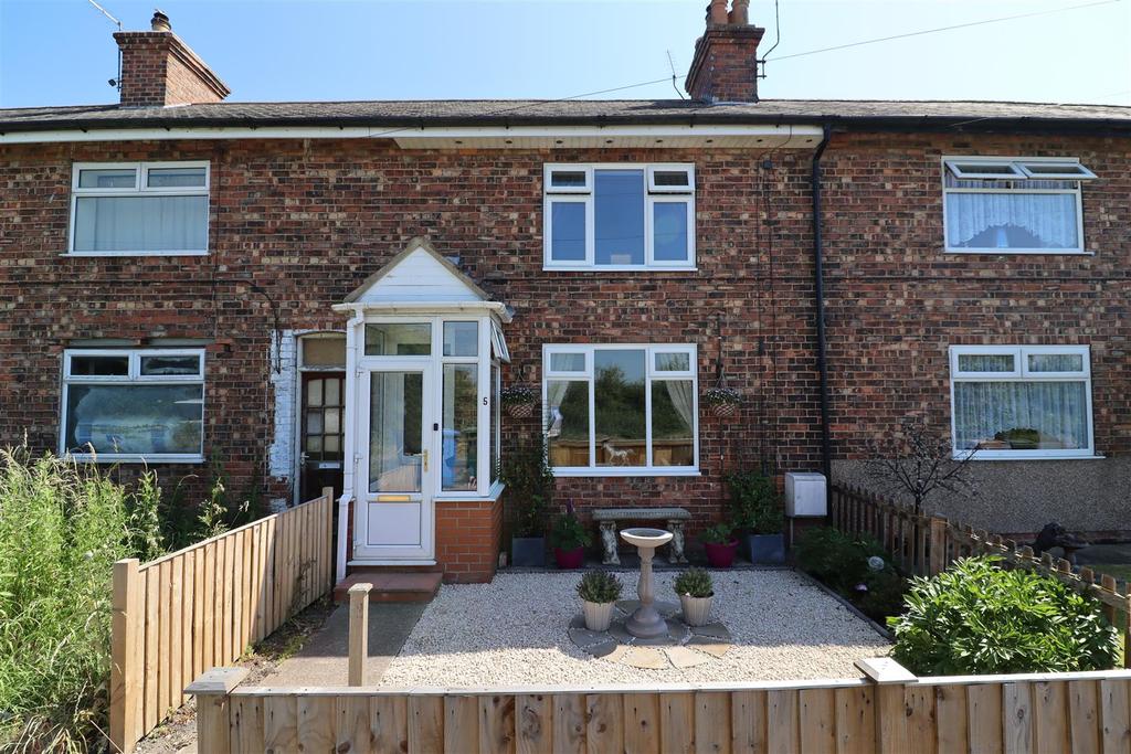 Broad Lane, Gilberdyke, Brough 2 bed cottage £150,000