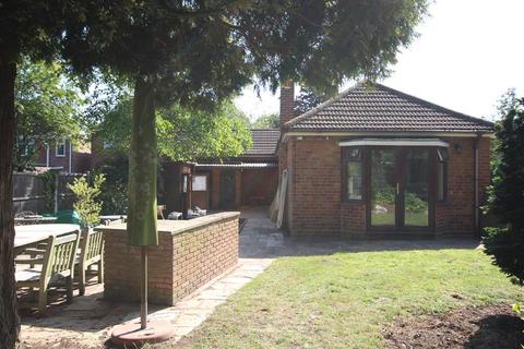 2 bedroom detached bungalow for sale - Lindrosa Road, Streetly, Sutton Coldfeld