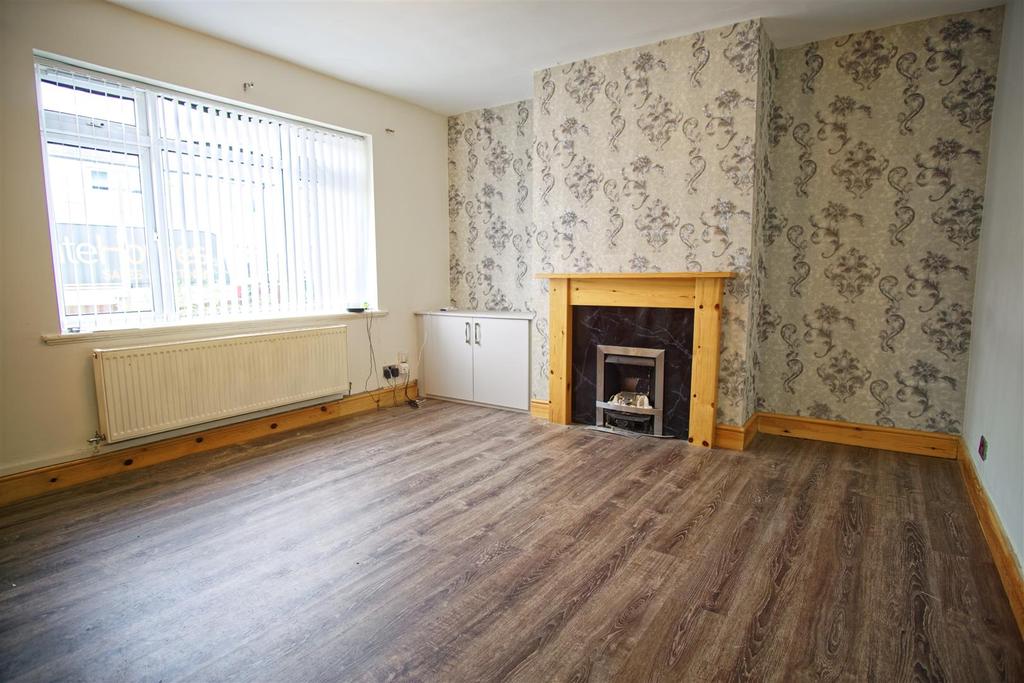2Bed House To Let on Robin Street, Preston, PR1 5RH 2 bed end of