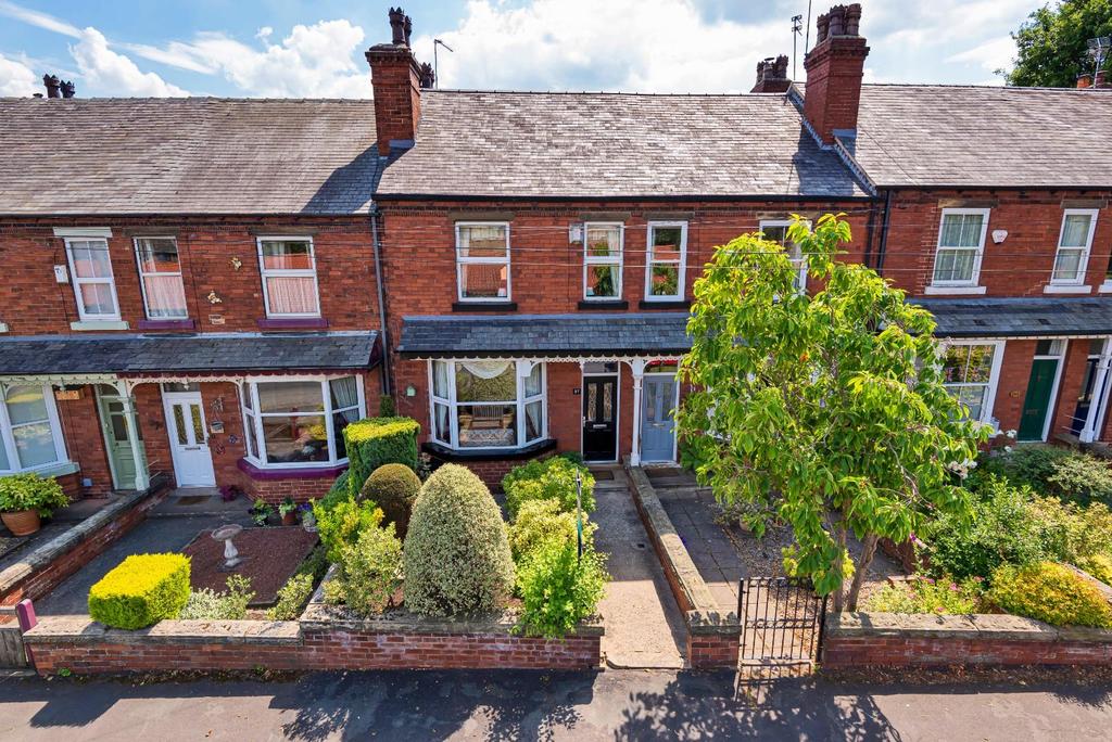 Leeds Road, Tadcaster, North Yorkshire 3 bed terraced house for sale