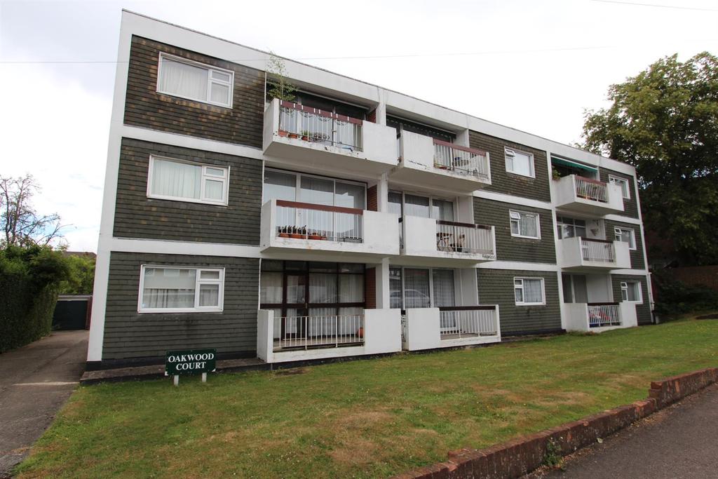 Oakwood Court, North Chingford 3 bed flat £350,000
