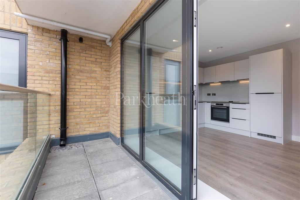 Kilburn Lane, London W10 2 bed apartment to rent £2,816 pcm (£650 pw)