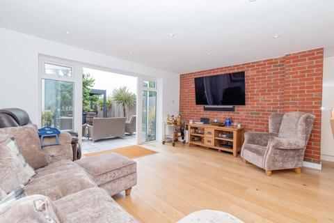 5 bedroom end of terrace house for sale - Hurstfield, Lancing
