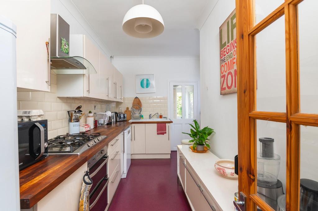 DAORDRAWDE44 - Kitchen E.jpg