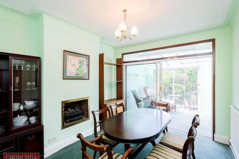 27 Foresters Drive, Walthamstow, London, E17 3PG