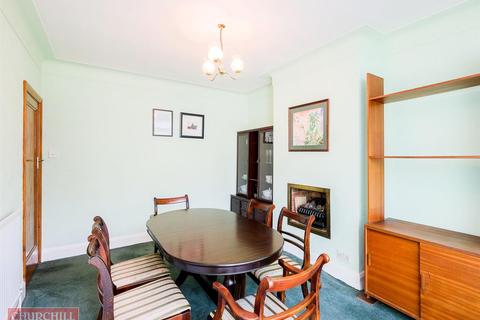 27 Foresters Drive, Walthamstow, London, E17 3PG