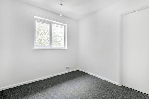 41 Avon Drive, Bedford, MK41 7AG