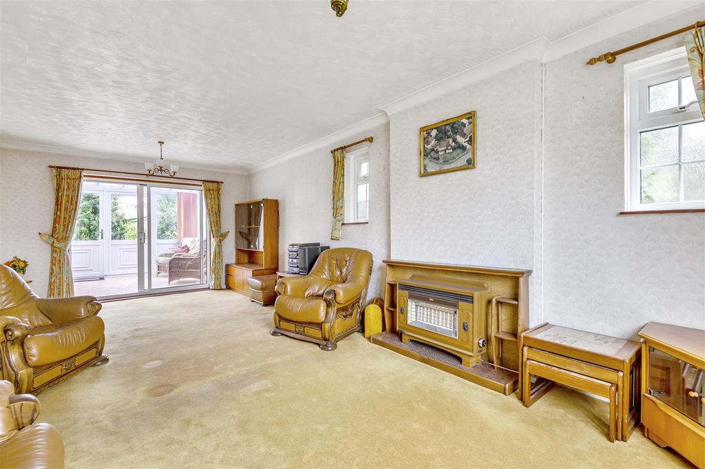 Poplar Avenue, Bedford 4 bed detached house £500,000