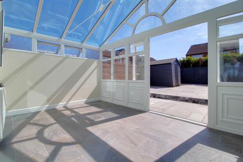 11 Aspen Drive, Quedgeley, Gloucester, GL2 4EN