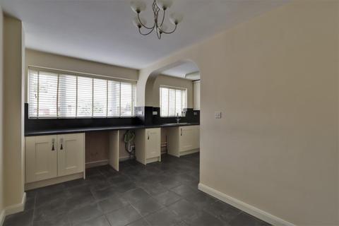 11 Aspen Drive, Quedgeley, Gloucester, GL2 4EN