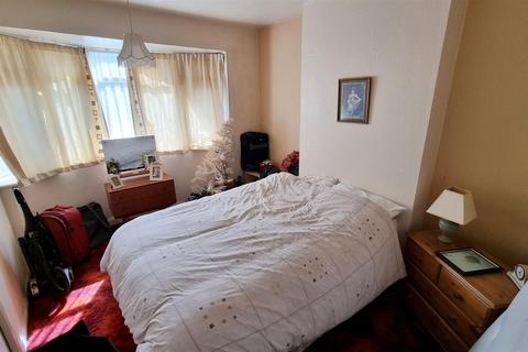 47 Barton Road, Leicester, LE3 9BD