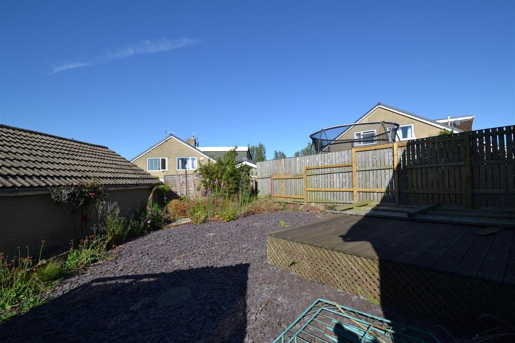 Silver Birch Drive, Wyke, Bradford 3 bed semidetached house £209,950