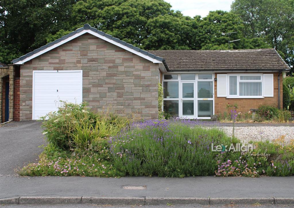 Wollaston Court, Stourbridge 4 bed detached bungalow £485,000