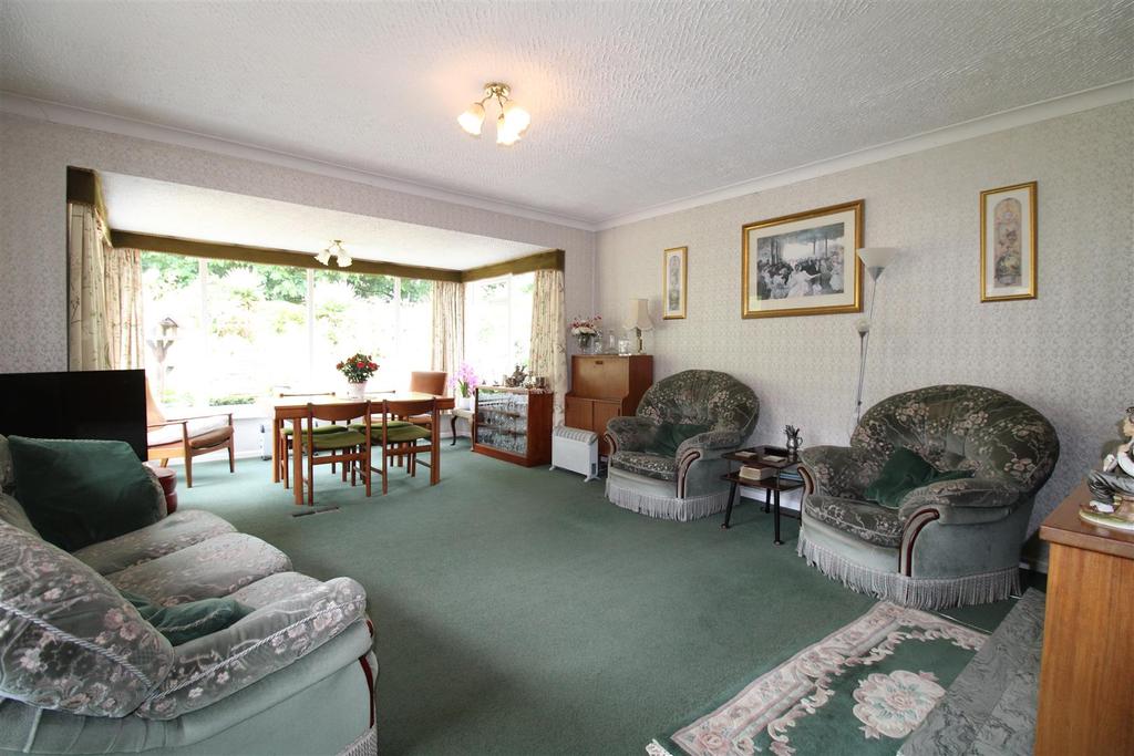 Wollaston Court, Stourbridge 4 bed detached bungalow £485,000