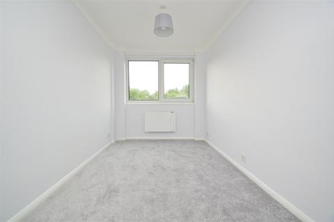 2 bedroom flat to rent - The Beeches, Queenswood Gardens, E11 3SE