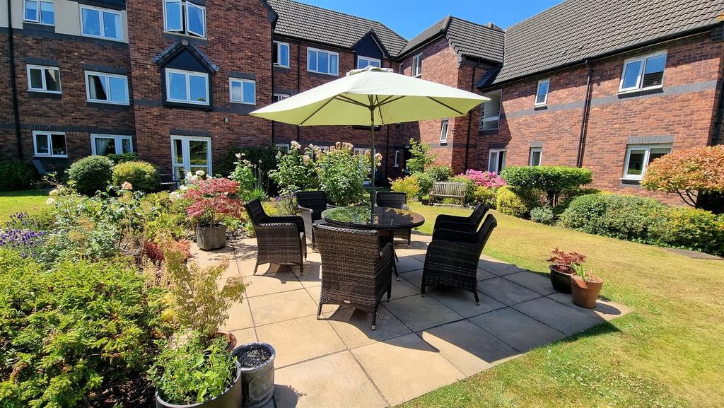 Brielen Court, RadcliffeOnTrent 1 bed apartment for sale £120,000