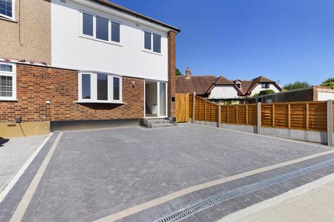3 bedroom semi-detached house to rent - Rutland Approach, Hornchurch