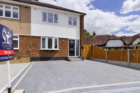 3 bedroom semi-detached house to rent - Rutland Approach, Hornchurch