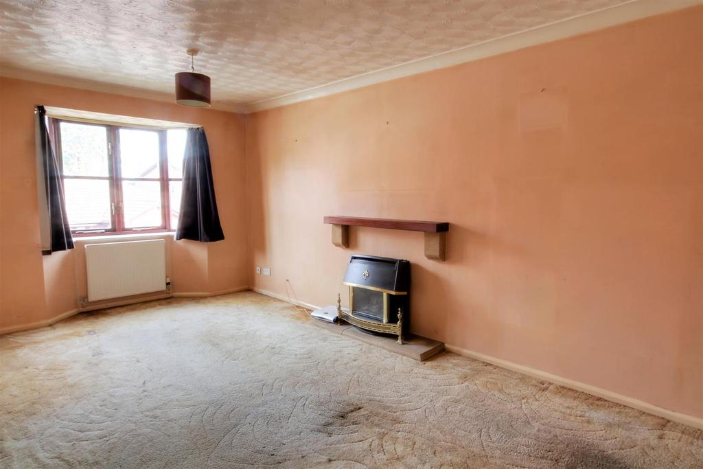 Lambsdowne, Dursley 2 bed semidetached house £210,000