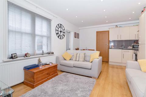 Flat 2, 45 Warwick Gardens, Worthing, BN11 1PF