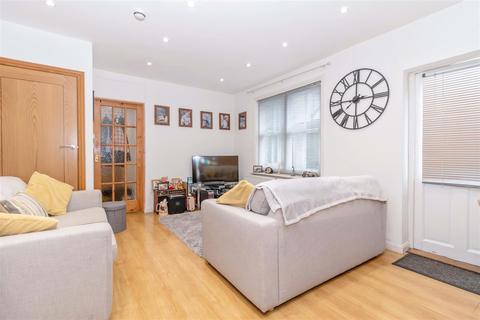 Flat 2, 45 Warwick Gardens, Worthing, BN11 1PF
