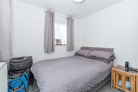 Flat 2, 45 Warwick Gardens, Worthing, BN11 1PF