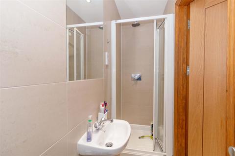 Flat 2, 45 Warwick Gardens, Worthing, BN11 1PF