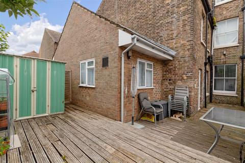 Flat 2, 45 Warwick Gardens, Worthing, BN11 1PF