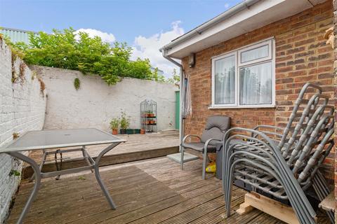 Flat 2, 45 Warwick Gardens, Worthing, BN11 1PF