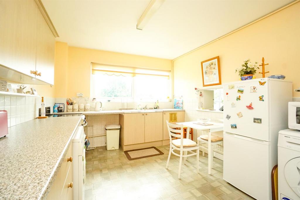 Linton Court, Linton Road, Hastings 3 bed flat £300,000