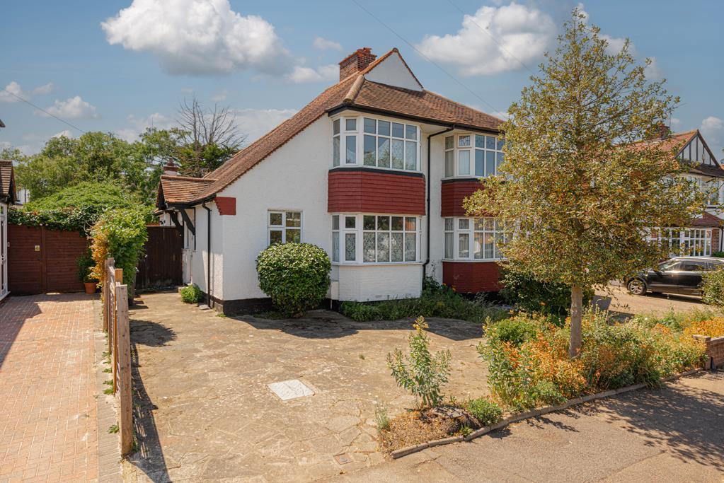 Briarwood Road, Stoneleigh 3 bed semidetached house for sale £650,000