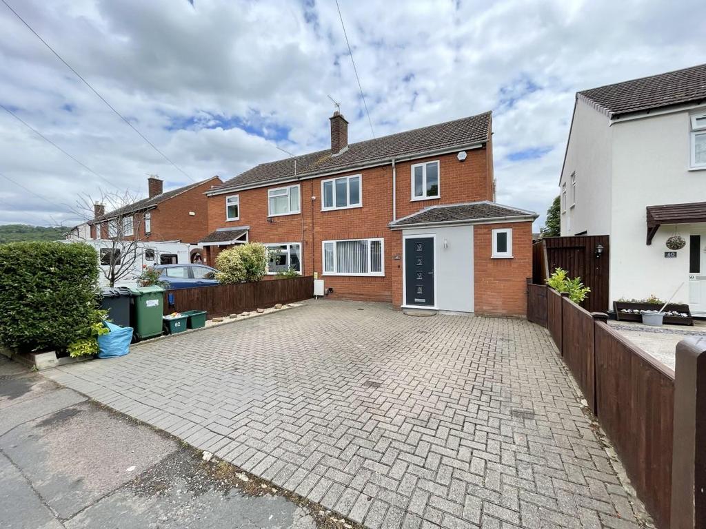 Hillview Road, Hucclecote, Gloucester 3 bed semidetached house £270,000