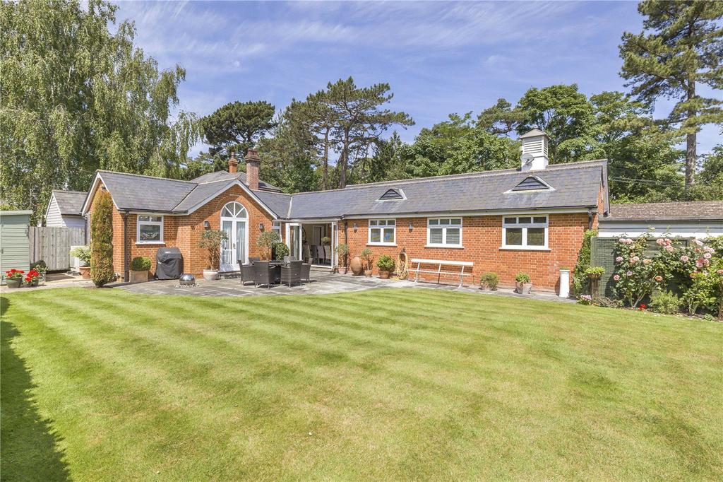 Stockings Lane, Little Berkhamsted, Hertford, Hertfordshire, SG13 3 bed bungalow for sale £