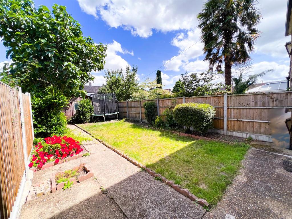 Sheringham Drive, Barking 3 bed terraced house £1,750 pcm (£404 pw)