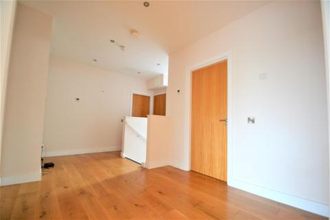 Flat 5, Red Tree Apartments Bickley Park Road, Bromley, BR1 2BE
