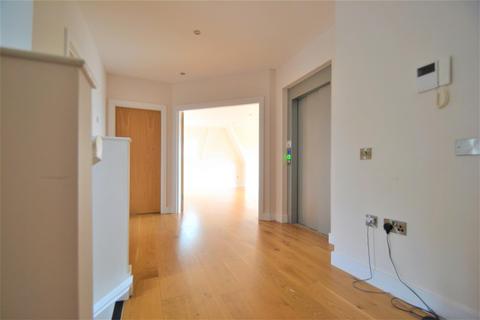 Flat 5, Red Tree Apartments Bickley Park Road, Bromley, BR1 2BE