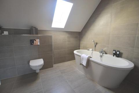 Flat 5, Red Tree Apartments Bickley Park Road, Bromley, BR1 2BE