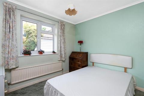 27 Biddenden Way, Istead Rise, Gravesend, DA13 9DE