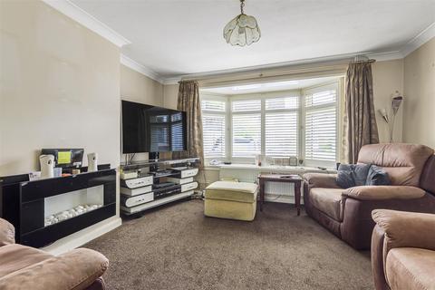 17 Willow Way, Aldershot, GU12 4AZ