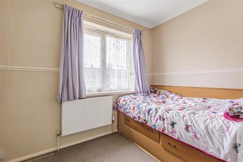 17 Willow Way, Aldershot, GU12 4AZ