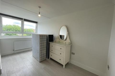 3 bedroom flat to rent - Invergarry House, Carlton Vale, London