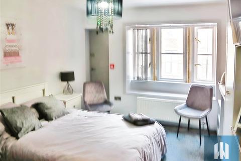 1 bedroom in a house share to rent, Florences Studios, 6 Macaulay Street, Huddersfied, HD1