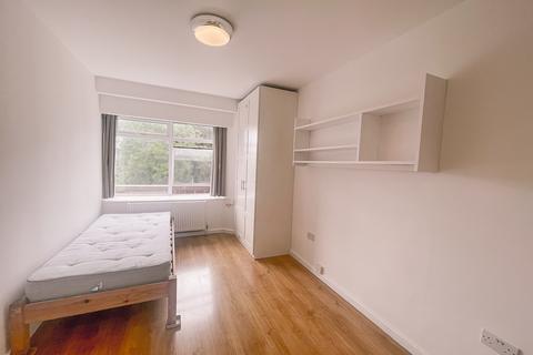Studio to rent, Fitzjohns Ave NW3