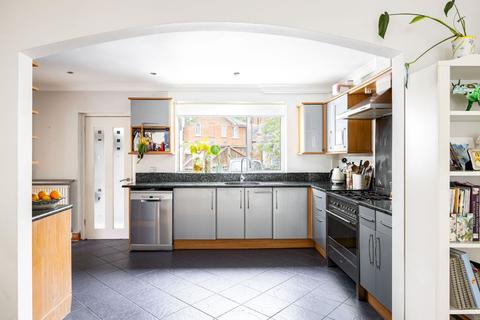 34 Winchendon Road, Teddington, TW11 0SX