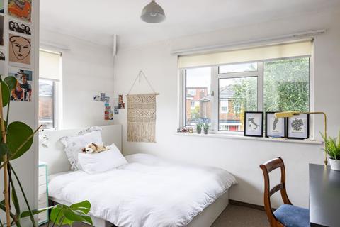 34 Winchendon Road, Teddington, TW11 0SX