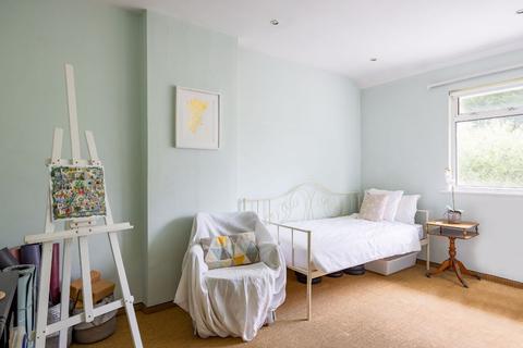 34 Winchendon Road, Teddington, TW11 0SX