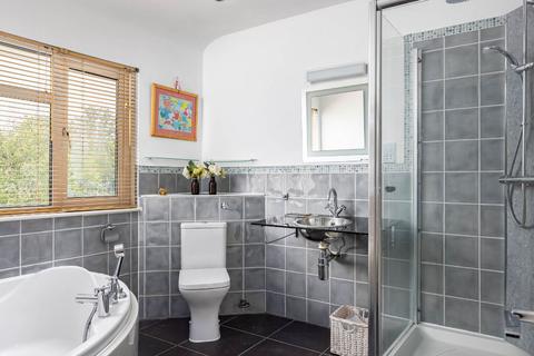 34 Winchendon Road, Teddington, TW11 0SX