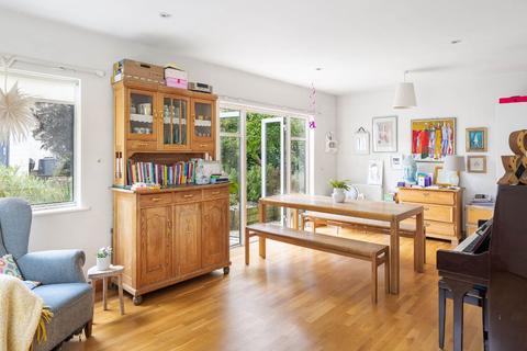 34 Winchendon Road, Teddington, TW11 0SX