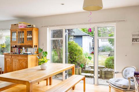 34 Winchendon Road, Teddington, TW11 0SX