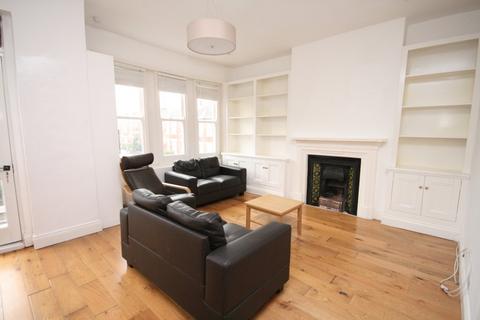 2 bedroom flat to rent, Rathcoole gardens, Crouch Hill